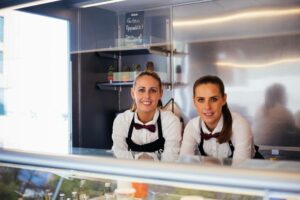 Jil Und Vivian Im Foodtruck